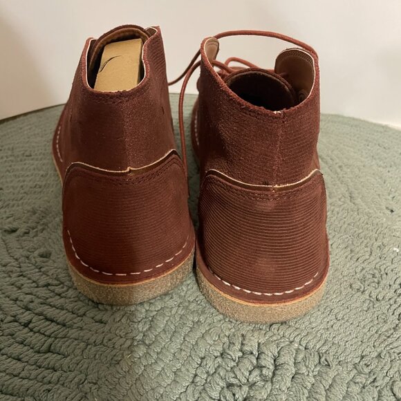 Kenneth Cole Reaction Passage Suede Brick Chukka boots in Sizes 8 and 10 - Picture 4 of 6